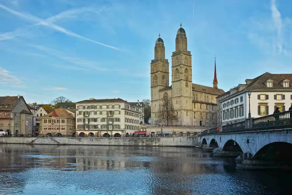 The Grossmünster quarter in Jos Murer's woodcut view of Zurich (1576), cropped to the houses beside the church where the Manz family lived